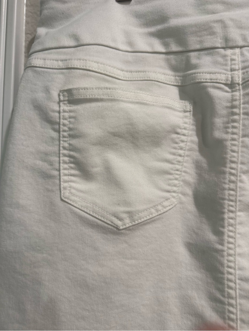 White Mini Skirt - Classic Pull-On Style - size L - Picture 7 of 11